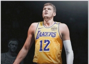 包含爵士主帅比赛中示威，振奋球队士气的词条