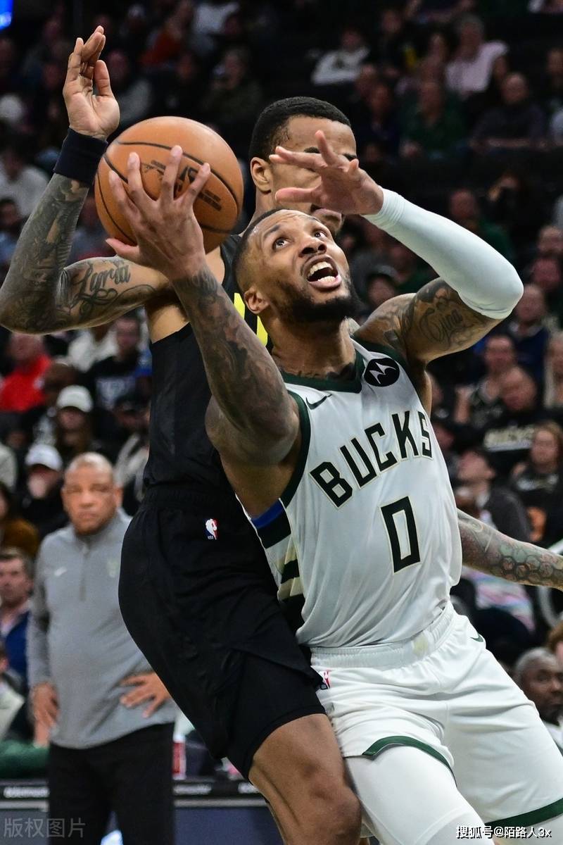 包含爵士主帅比赛中示威，振奋球队士气的词条