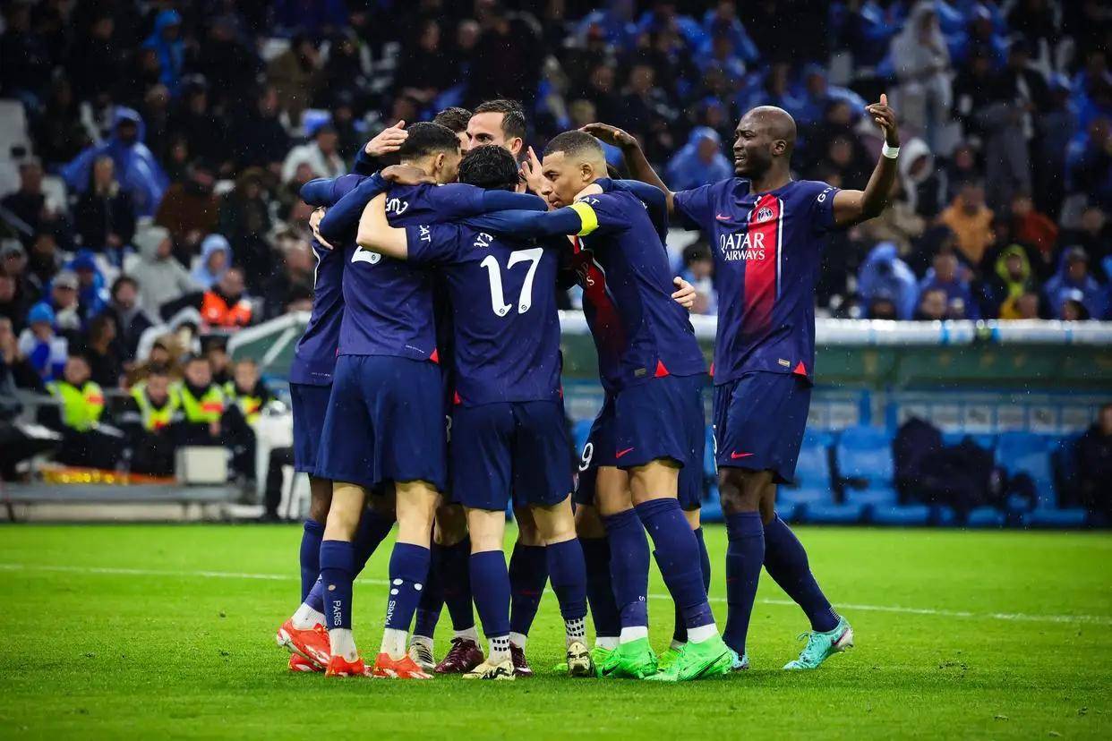 巴黎圣日耳曼携手战斗，赢得胜利的简单介绍