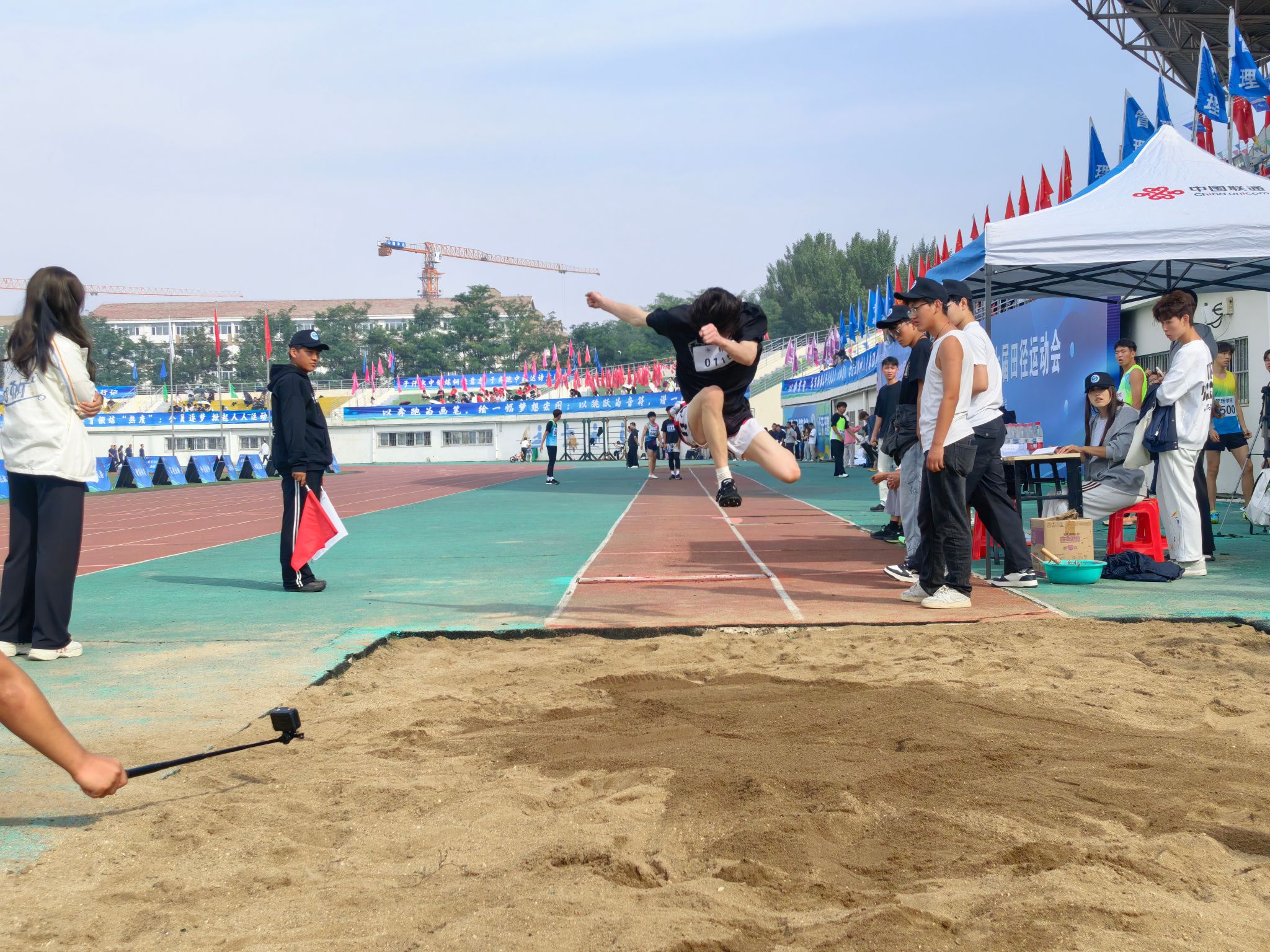 南非田径选手冲刺终点，英姿勃发的简单介绍